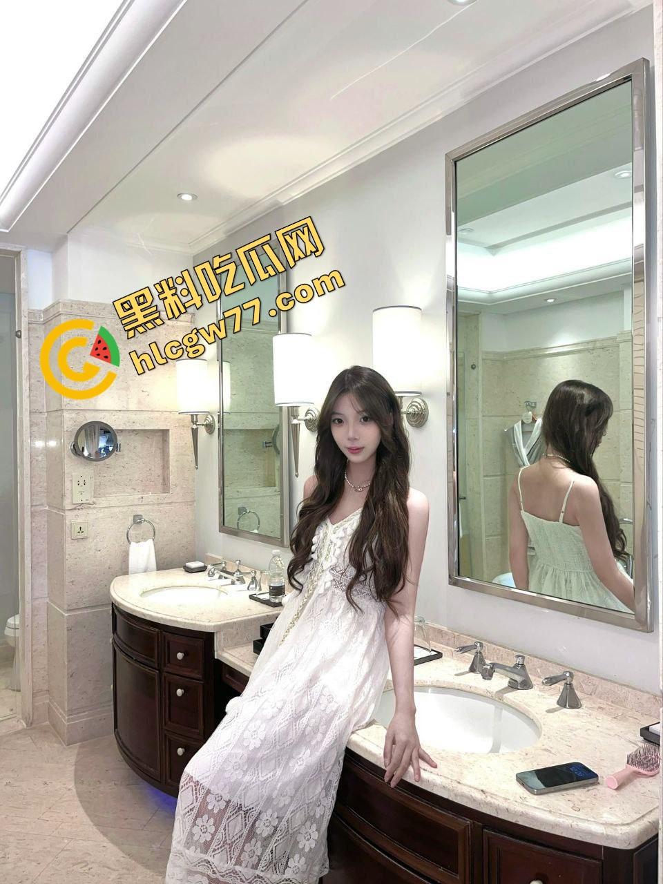 网友投稿聊了俩月终于约上极品少妇，结果床上骚得开口叫爸爸，老哥爆操根本刹不住！-1