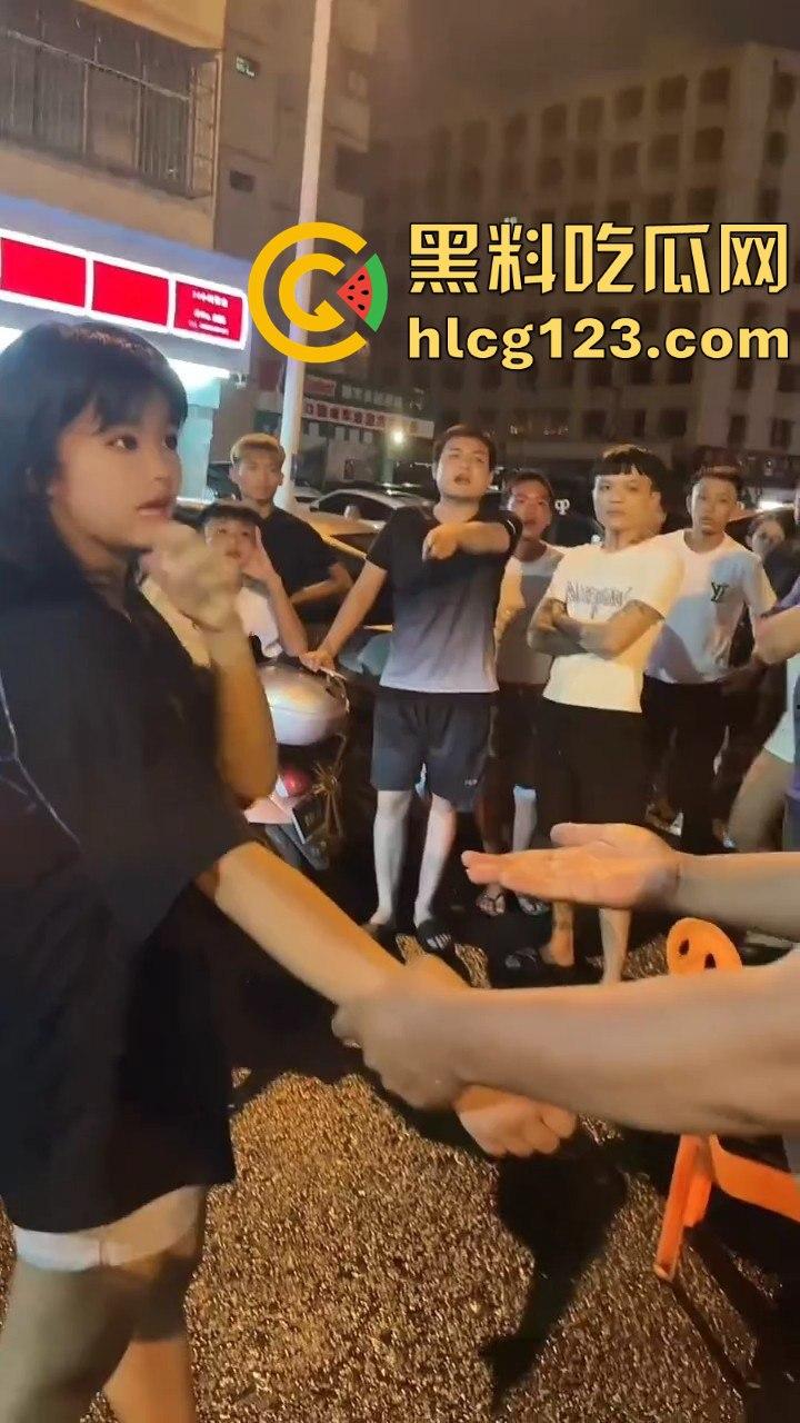 港片看多了吧！海口小姑娘也学抢劫，真以为自己是大哥啊？-7