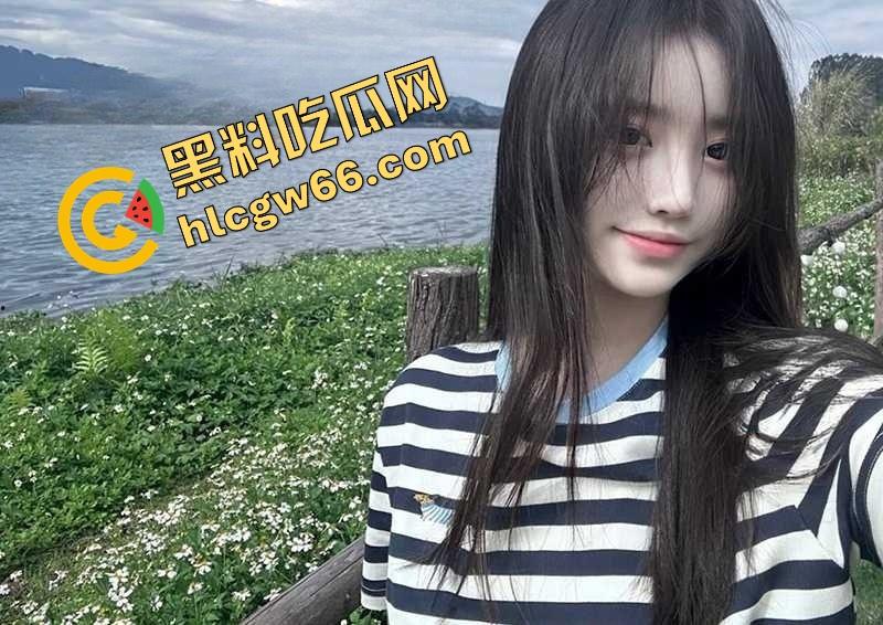 传媒院校白月光女神【灵灵】宿舍掰穴自慰视频流出，逼水拉丝半米长，背地里浪得逼都快自燃了！-7