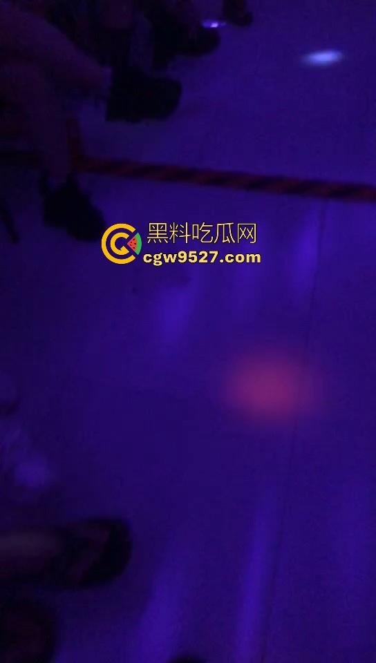 男人的天堂！中国男人必打卡圣地，莎莎舞舞厅，性感少妇任君挑选，刺激体验摸奶抠穴，此生必去圣地！-2