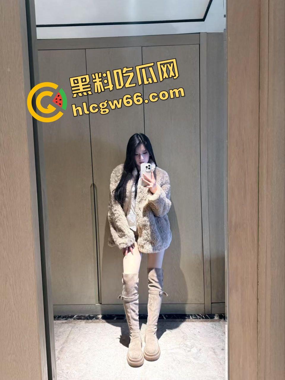 后入神器不是姿势，是肛塞！肛塞就是女友的钻石耳钉，后入角度一看骚得优雅，真他妈赏心悦目！-6