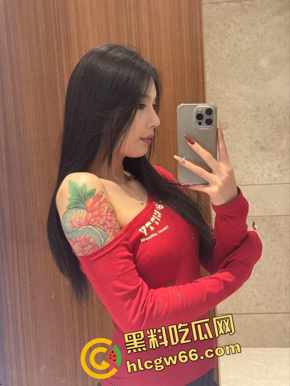 后入神器不是姿势，是肛塞！肛塞就是女友的钻石耳钉，后入角度一看骚得优雅，真他妈赏心悦目！-7