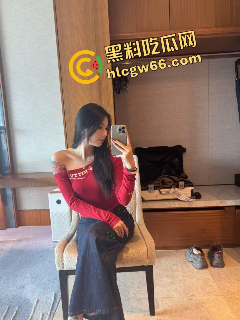 后入神器不是姿势，是肛塞！肛塞就是女友的钻石耳钉，后入角度一看骚得优雅，真他妈赏心悦目！-11